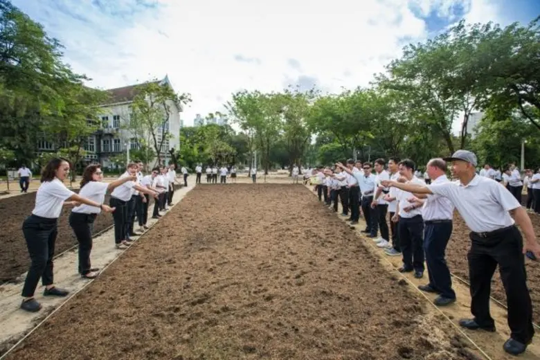 ชาวยาสูบร่วมกิจกรรมปลูกต้นไม้เฉลิมพระเกียรติ สมเด็จพระนางเจ้าฯ พระบรมราชินีนาถ ในรัชกาลที่ 9
