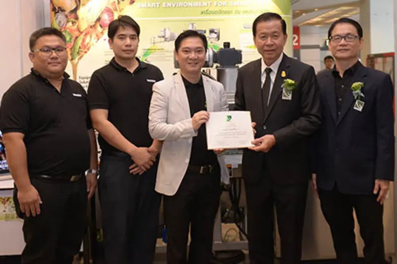 นายวิวัฒน์ วงศ์พิวัฒน์ (ที่ 3 จากซ้าย) ผู...