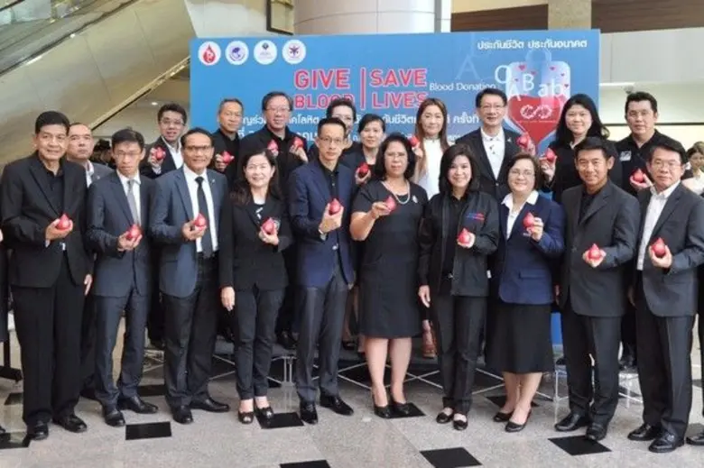 วราวรรณ เวชชสัสถ์ (แถวหน้าที่ 5 จากขวา) รองเลขาธิกา...