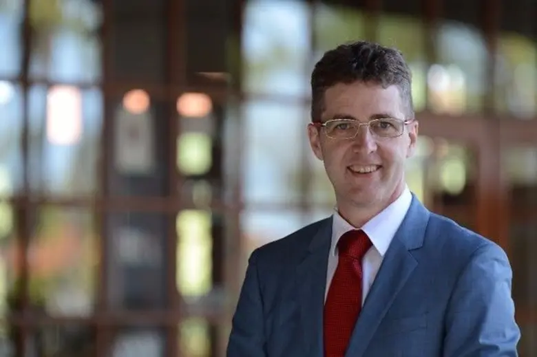 โดย เดิร์ก-ปีเตอร์ แวน ลีอูเว่น, รองประธา...