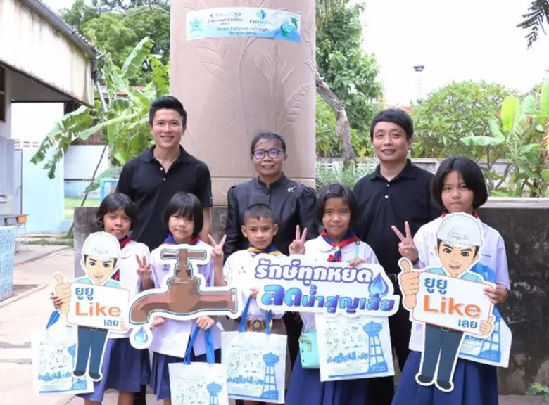 นางสายพิณ จันทร์การ ผู้อำนวยการโรงเรียนบ้...