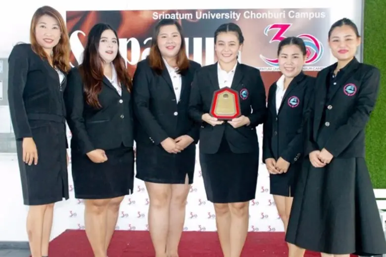 SPU : ม.ศรีปทุม ชลบุรี โชว์ศักยภาพนศ.กวาด 18 รางวัลโล่นายกรัฐมนตรีฯ “ศาสตร์พระราชา” โครงการส่งเสริม คุณธรรม จริยธรรม และค่านิยมไทย ประจำปี 2560