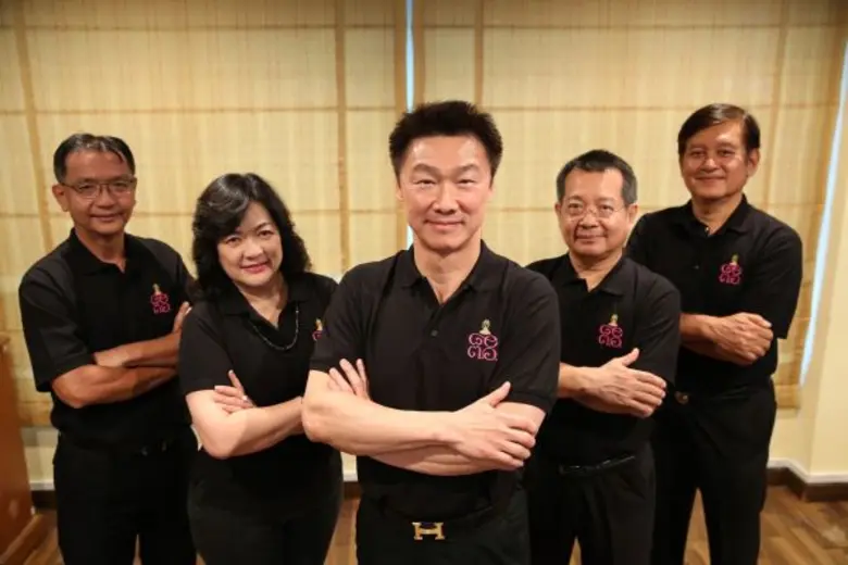 นักเรียนเก่าเตรียมอุดมศึกษา ในพระบรมราชูป...