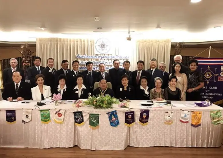 ไลออน วิชิต อำนวยรักษ์สกุล (นั่งที่ 5 จาก...