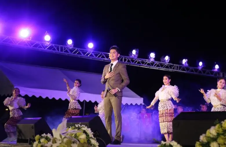 2 ศิลปินลูกทุ่ง ตัวแทนจากค่าย อาร์สยาม ได...