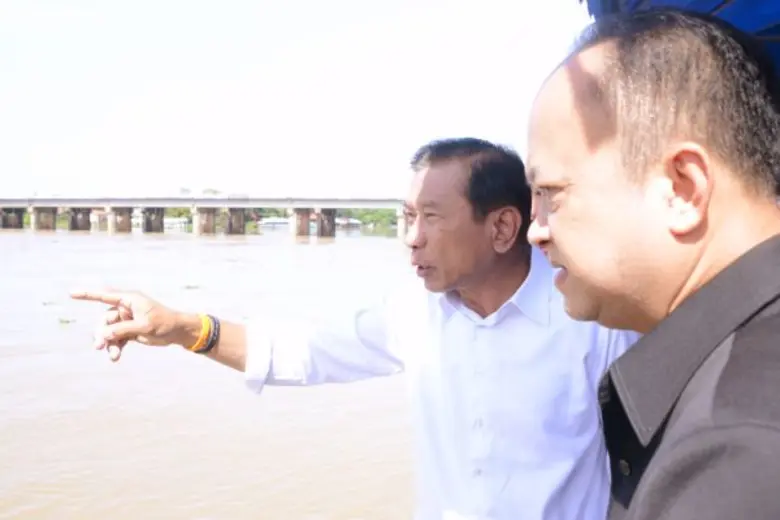 พลเอกฉัตรชัย สาริกัลยะ รัฐมนตรีว่าการกระท...