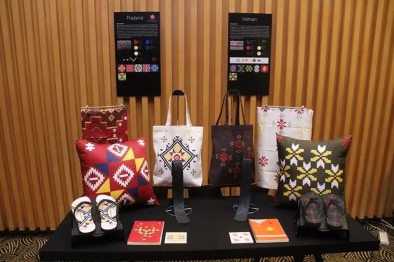 “มหิดล” รวมพลังพันธมิตรขับเคลื่อน “ไทย” เป็นต้นแบบสร้างมาตรฐาน “สี” เปิดตัว“สารานุกรม ตารางสีอาเซียน” เพิ่มศักยภาพนักออกแบบลุยอาเซียน