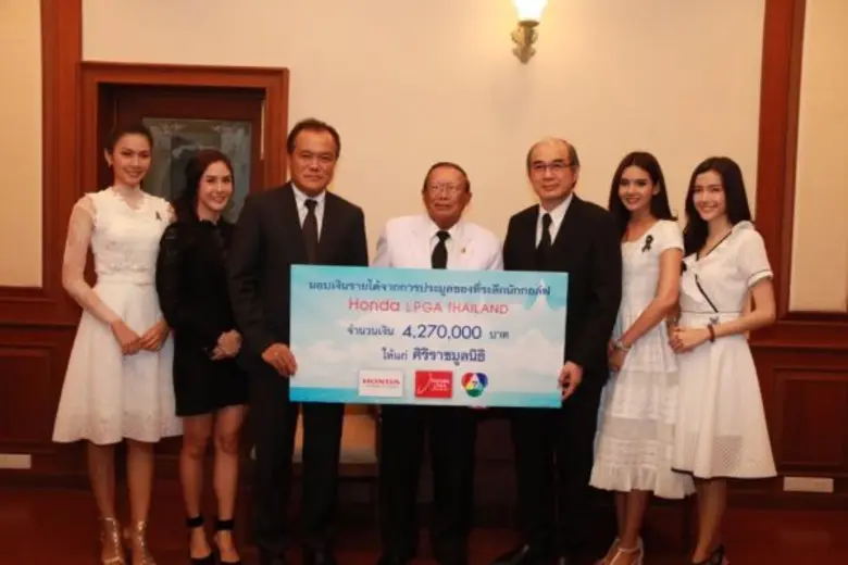 นายพิทักษ์ พฤทธิสาริกร (ที่ 3 จากซ้าย) ปร...