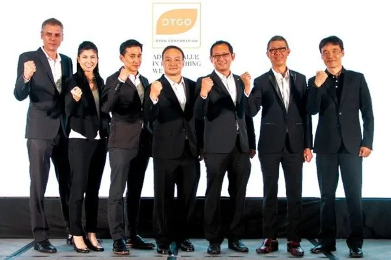 รัช ตันตนันตา (ที่ 4 จากซ้าย) ประธานผู้อำ...