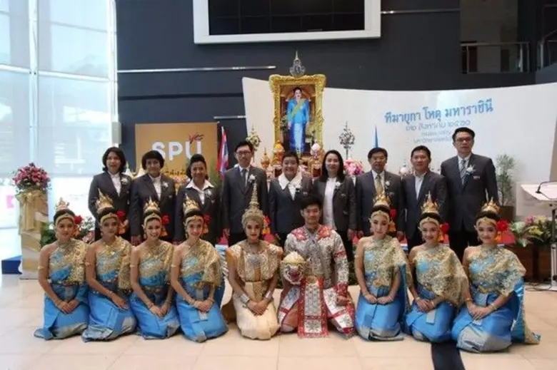 มหาวิทยาลัยศรีปทุม จัดพิธีถวายพระพรชัยมงค...