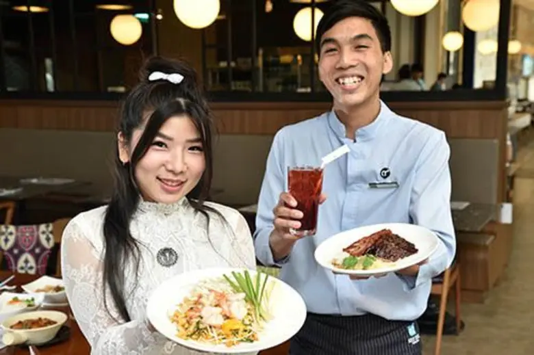 สีฟ้าจัด 4 เมนูต้นตำรับ ที่ได้รับการรีวิว...