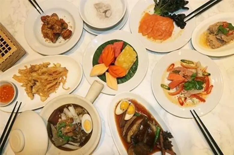 บุฟเฟต์ข้าวต้มโต้รุ่งเจ้าเดียวในทองหล่อ จ...