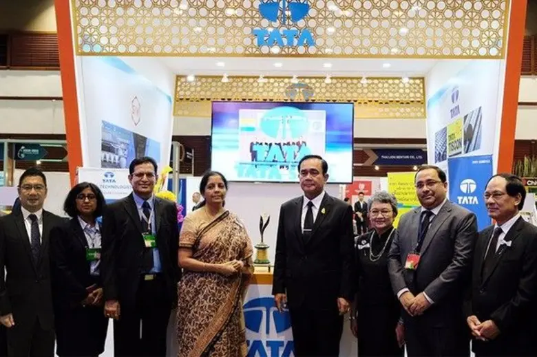 มร.ชอง เป๊ก ฮุง กรรมการผู้จัดการ (คนที่ 1...