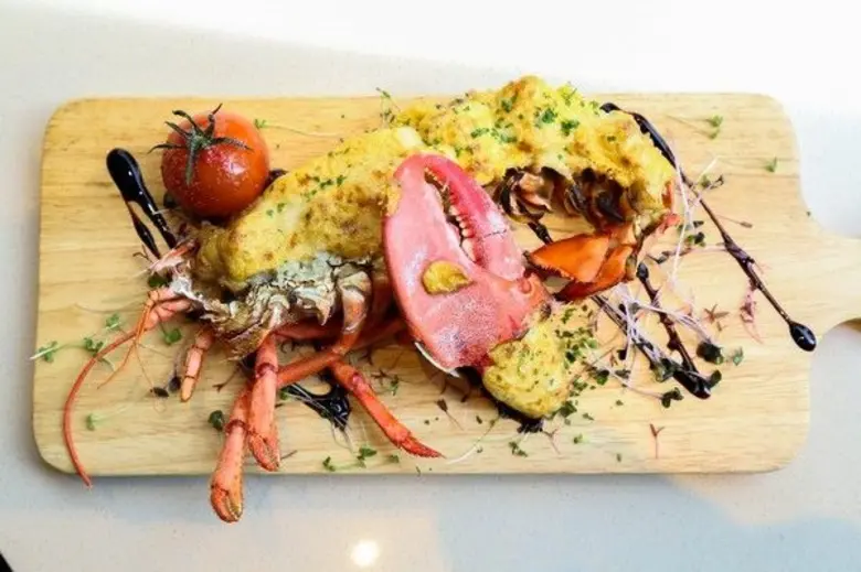 ห้องอาหารซีซั่นนอล เทสท์ส โรงแรม เดอะ เวส...