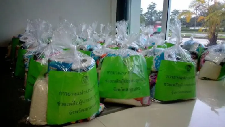 กยท. รุดลงพื้นที่ช่วยเหลือเกษตรกรผู้ประสบภัยในภาคอีสาน พร้อมมอบถุงยังชีพช่วยเหลือเบื้องต้นจำนวน 100 ถุง