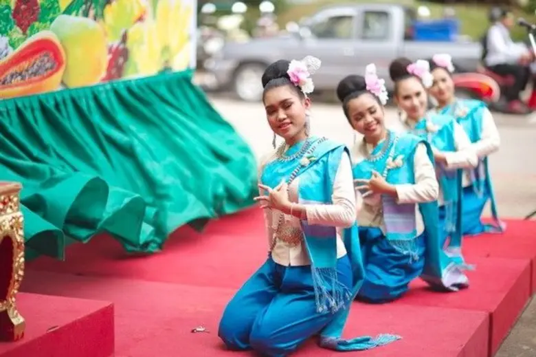 ราชภัฏโคราช ร้อยดวงใจถวายแม่ เปิดตลาดนัดราชภัฏ วิถีพอเพียง NRRU Green Market