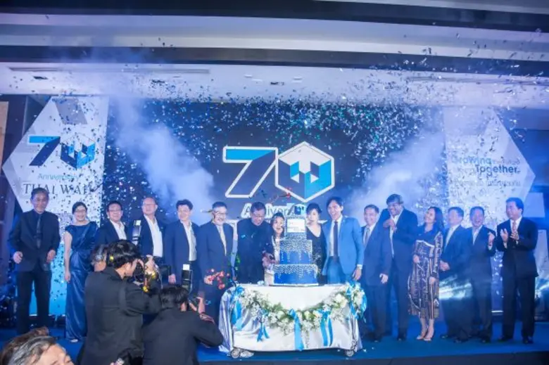 คุณโฮ กวง ปิง ประธานกรรมการ และคุณโฮ เรน ...