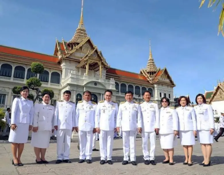 นายชาติชาย พยุพนาวีชัย ผู้อำนวยการธนาคารอ...