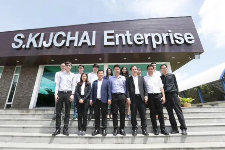 นายวิชัย แสงวงศ์กิจ (ที่3 จากซ้าย) กรรมกา...