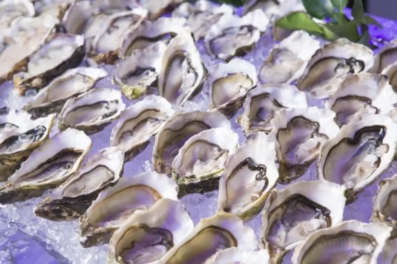 ห้องอาหารฟีสท์ โรงแรมรอยัล ออคิด เชอราตัน...