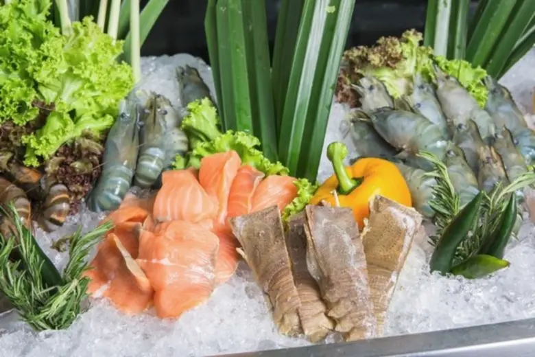 มา 4 จ่าย 3 บุฟเฟ่ต์ซันเดย์ บรันช์ คอนเซปต์ใหม่ยกทะเลขึ้นบก ณ โรงแรมรอยัล ออคิด เชอราตัน