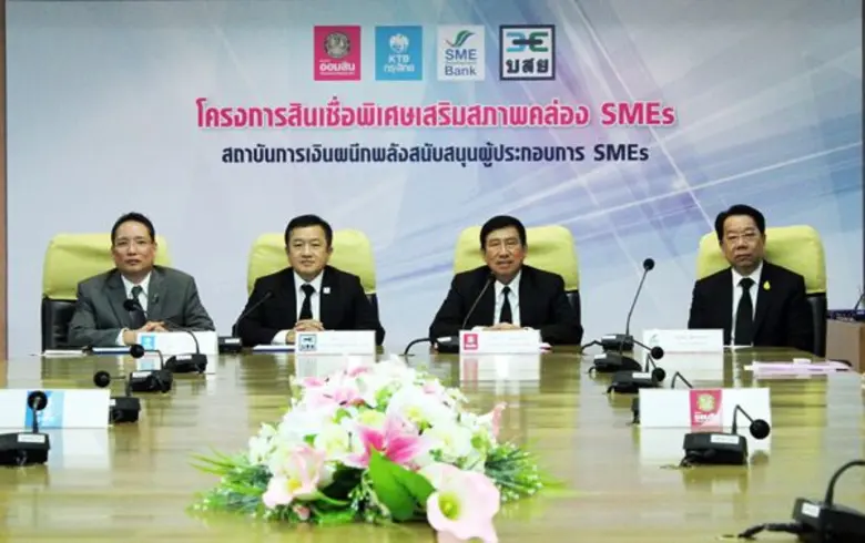 นายชาติชาย พยุหนาวีชัย ผู้อำนวยการธนาคารอ...