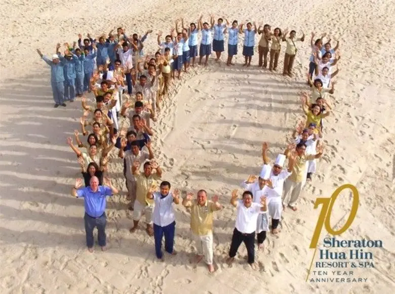 มร. บรูซ ดูปุยส์ ผู้จัดการทั่วไป โรงแรมเช...