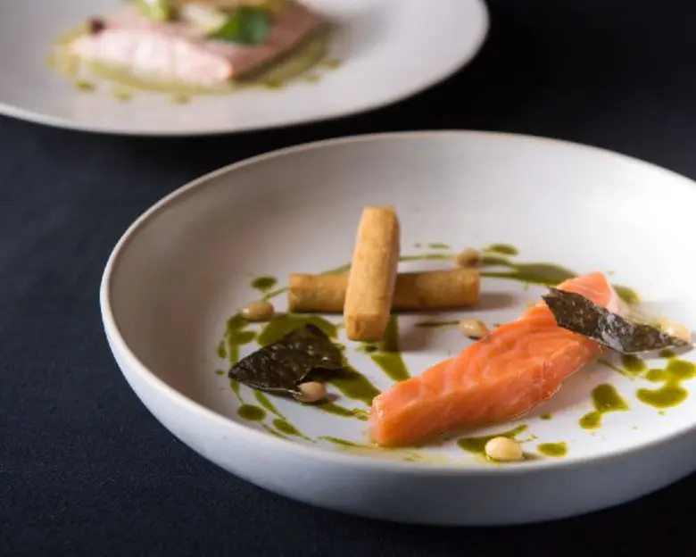 ห้องอาหาร เอเลแมนท์ ขอแนะนำเมนูปลาแซลมอนในฤดูวางไข่จากฮอกไกโด