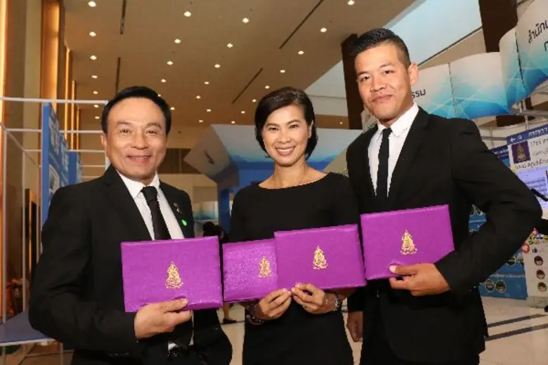 สื่อเครือ อสมท สุดเจ๋ง คว้า 6 รางวัล สื่อ...