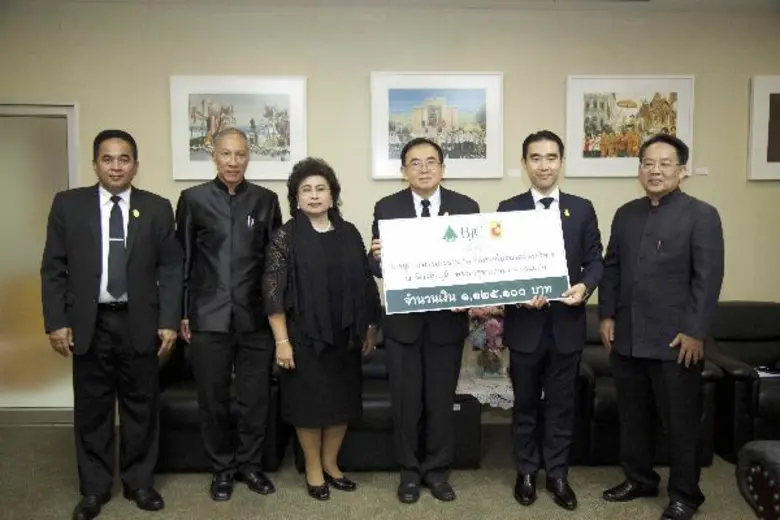 นายวีระ โรจน์พจนรัตน์ รัฐมนตรีว่าการกระทร...