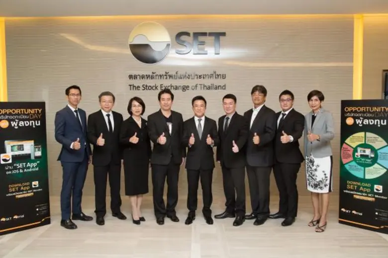 นายอดิศักดิ์ สุขุมวิทยา (กลาง) ประธานเจ้า...