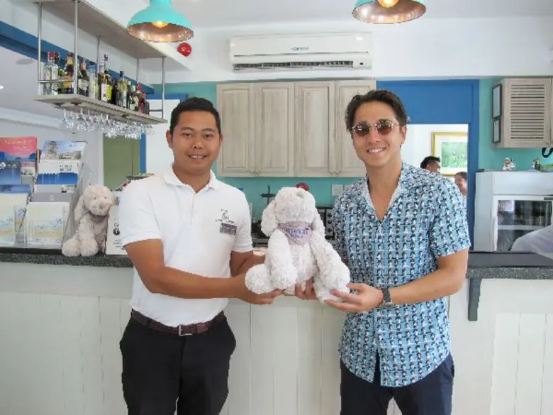 เมื่อเร็วๆนี้ นายเจสัน อี ไนท์ (ซ้าย) ผู้...