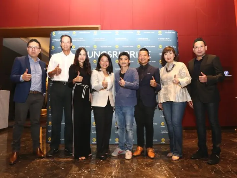 คุณเยาวลักษณ์ จรรยาภรณ์พงษ์ (ที่ 4 จากซ้า...