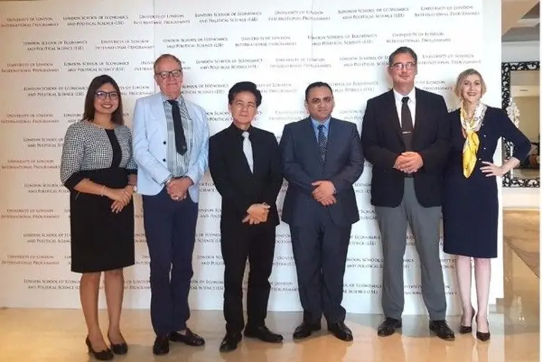 มหาวิทยาลัยลอนดอน และวิทยาลัยนานาชาติเดอะ...