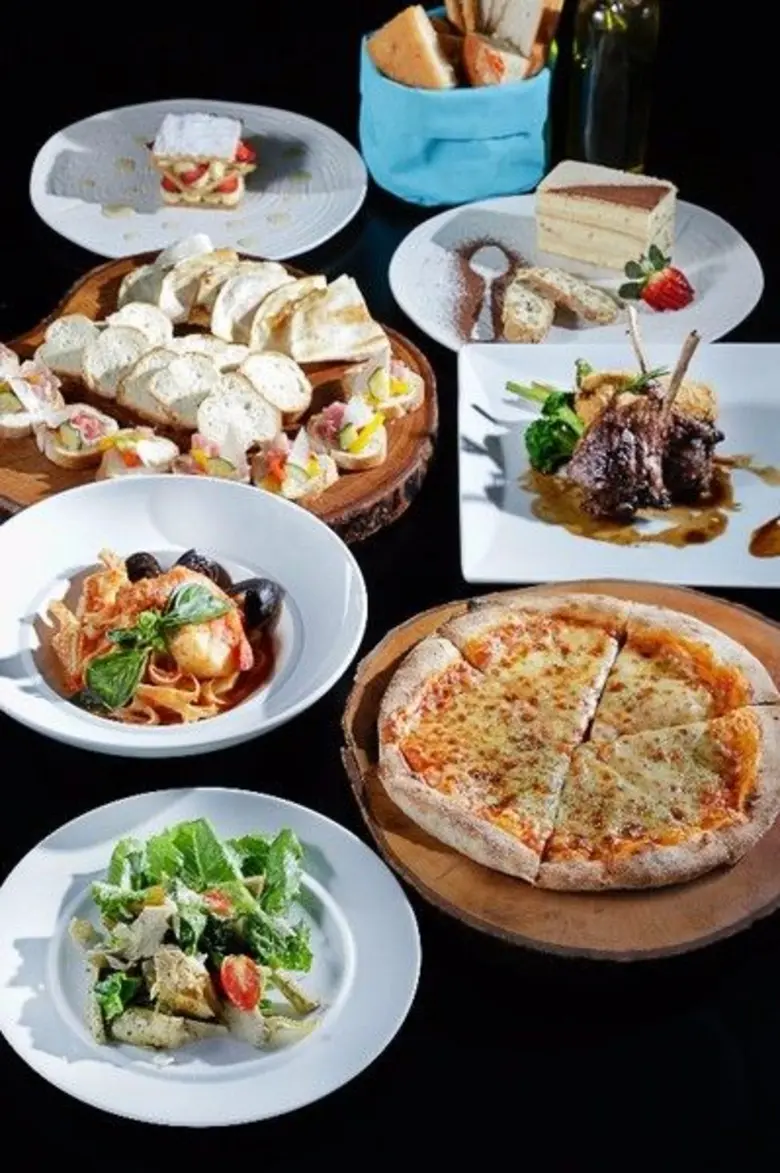 อมาญา ฟู้ด แกลเลอรี่ โรงแรมอมารี วอเตอร์เ...