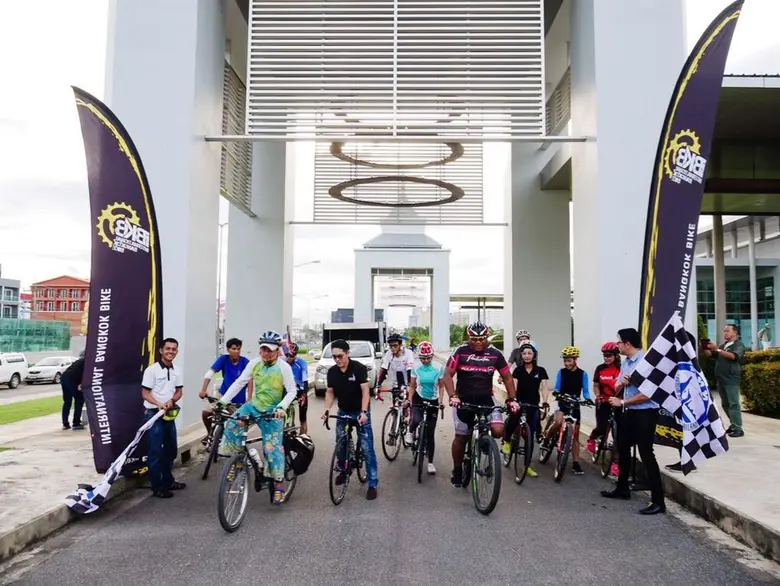 การแข่งขันจักรยานชิงถ้วยพระราชทาน สมเด็จพระเจ้าอยู่หัวมหาวชิราลงกรณ บดินทรเทพยวรางกูร ในรูปแบบ Night Criterium ครั้งแรกของภาคใต้ นีโอ จับมือ ททท. - เทศบาลคอหงส์ - ม.อ. จัดใหญ่เอาใจนักปั่น