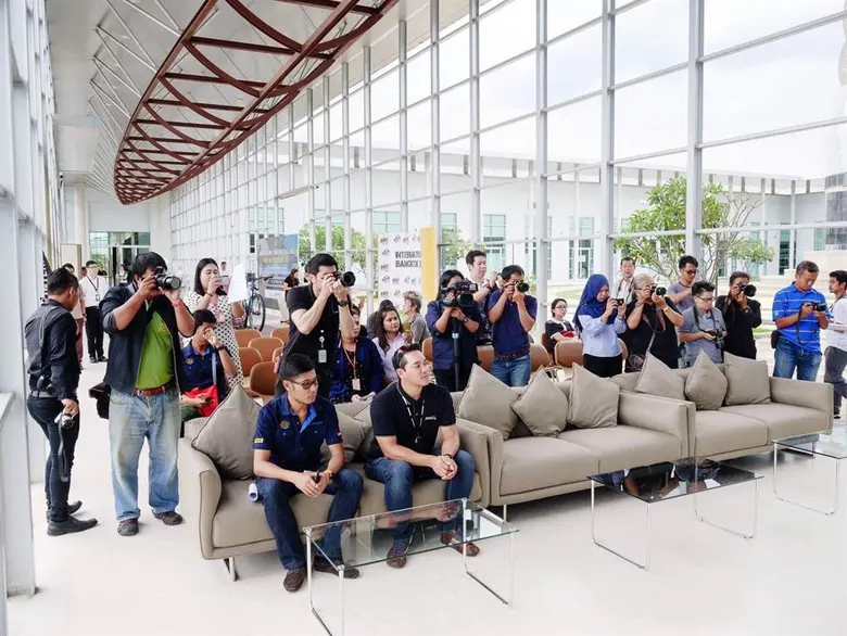 การแข่งขันจักรยานชิงถ้วยพระราชทาน สมเด็จพระเจ้าอยู่หัวมหาวชิราลงกรณ บดินทรเทพยวรางกูร ในรูปแบบ Night Criterium ครั้งแรกของภาคใต้ นีโอ จับมือ ททท. - เทศบาลคอหงส์ - ม.อ. จัดใหญ่เอาใจนักปั่น