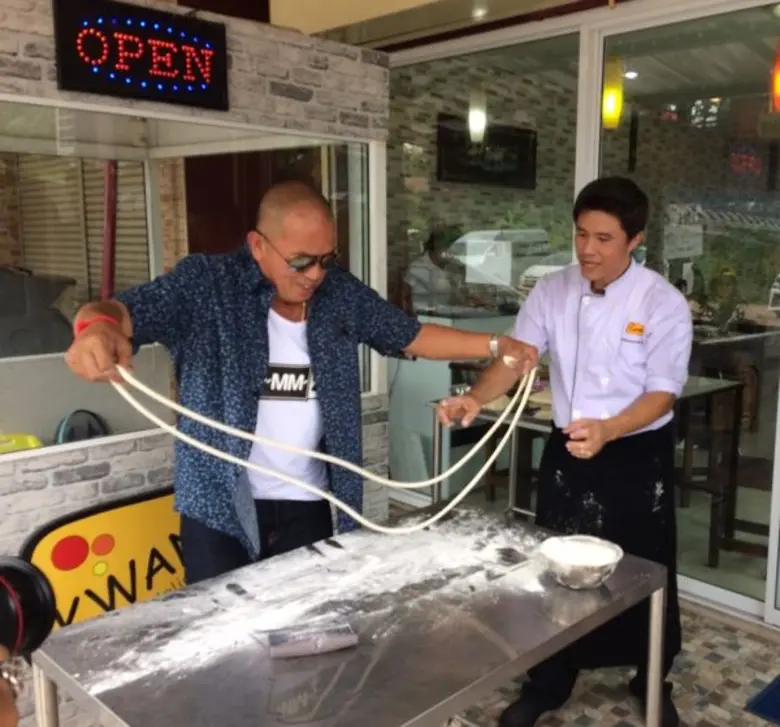 ทีวีไกด์: รายการ “ตลกแหลก” “บอล-ค่อม” พาชิมของอร่อยไกลถึง “จ.ระยอง” ติดตามได้ ในรายการ “ตลกแหลก” อาทิตย์นี้