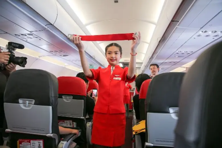 แอร์เอเชียและคิดส์ซาเนีย ติดปีกพา 5 ลูกเรือตัวน้อยบินจริง! หลังผ่านการคัดเลือกและฝึกจริงจากพนักงานต้อนรับบนเครื่องบินอย่างเข้มข้น