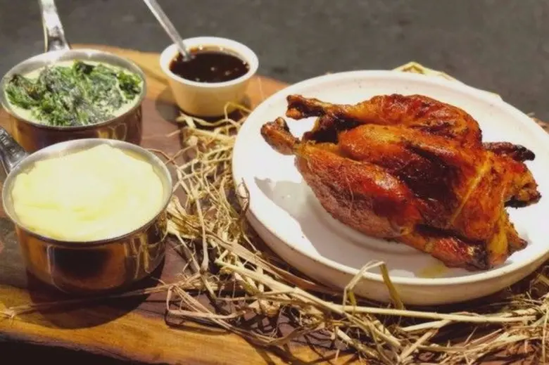 ห้องอาหารเดอะ ดิสทริคท์ กริลล์ รูม แอนด์ ...