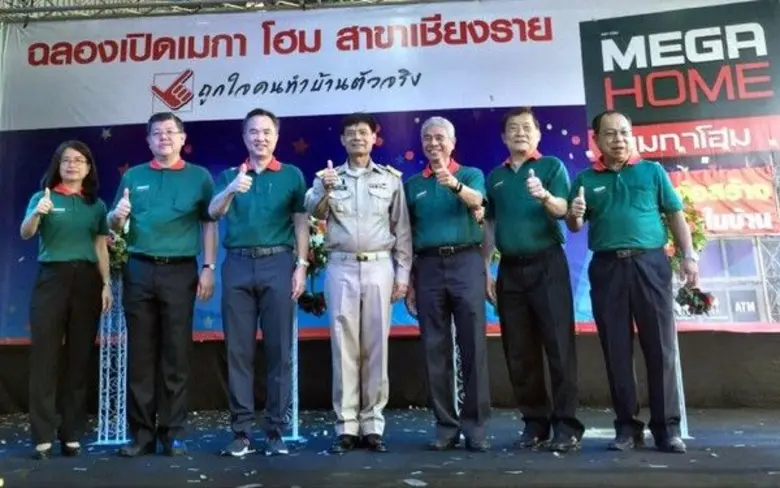 นายอนุชา จิตจาตุรันต์ (คนที่ 2จากซ้าย ) ก...