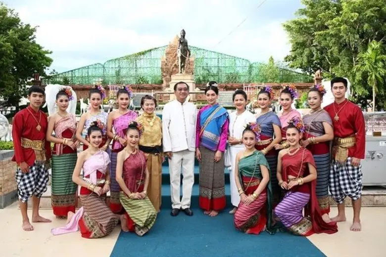 เขมนิจ จามิกรณ์ ร่วมพิธีบวงสรวงอนุสาวรีย์เจ้าแม่จาม...