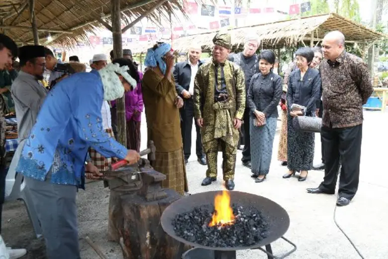 วธ. ร่วมกับจังหวัดปัตตานี เปิด “โครงการวัฒนธรรมเชื่อมใจชายแดนใต้สันติสุข “กริชาภรณ์ : ภูมิปัญญาอาเซียน ปี ๖๐”