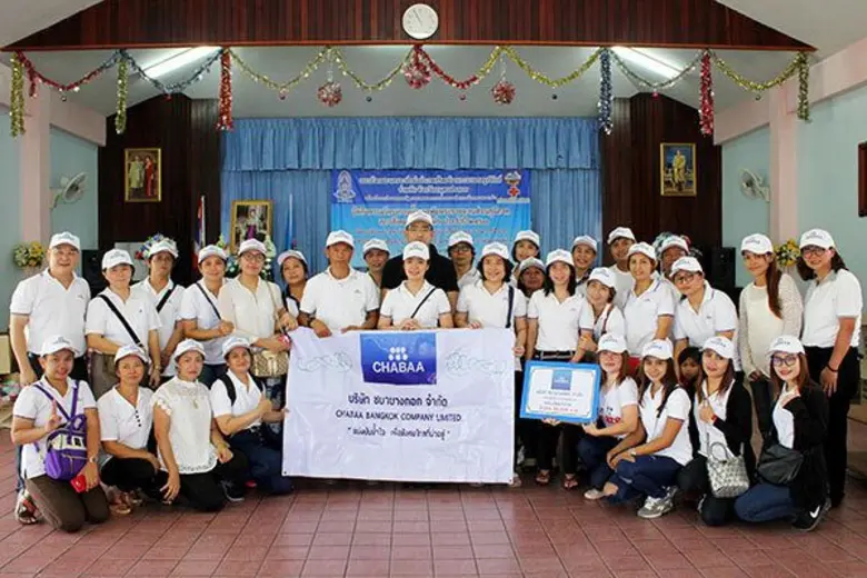 นางสาวนริศรา กุลปิยะวาจา (กลาง) ผู้จัดการ...