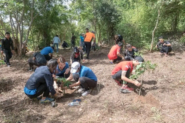 ทรู อารีน่า หัวหิน ร่วมปลูกป่าภายใต้โครงการทำดีเพื่อแม่