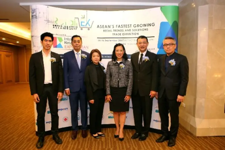 นางสาวจริยา จิราธิวัฒน์ นายกสมาคมผู้ค้าปล...