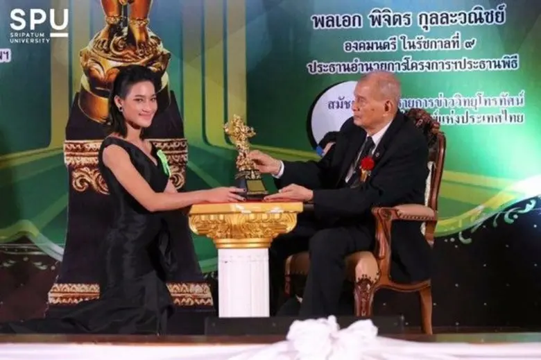 SPU: เด็กนิเทศฯม.ศรีปทุม รับประทานรางวัล พิฆเนศวร ครั้งที่๕ สาขาศิลปินดีเด่น ประจำปี ๒๕๖๐