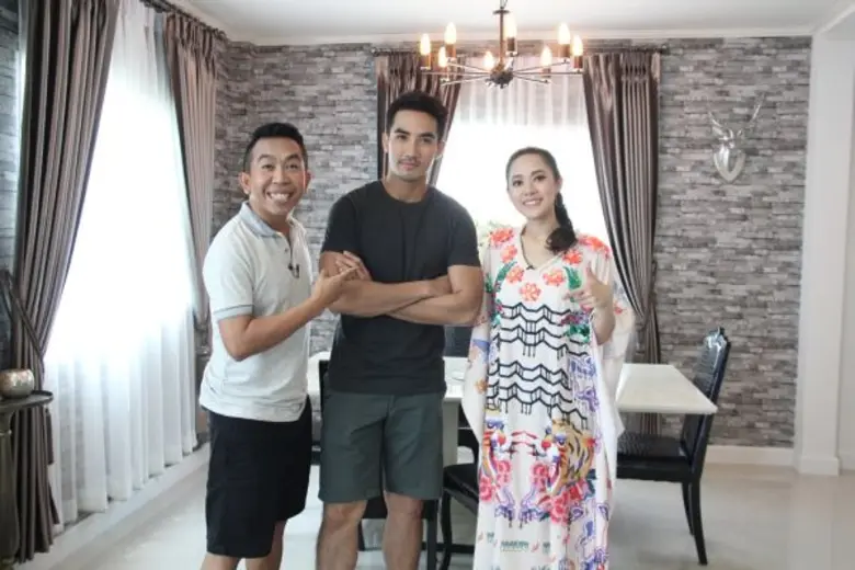 รายการ "ที่นี่หมอชิต" ตามติดชีวิตสองพระเอ...