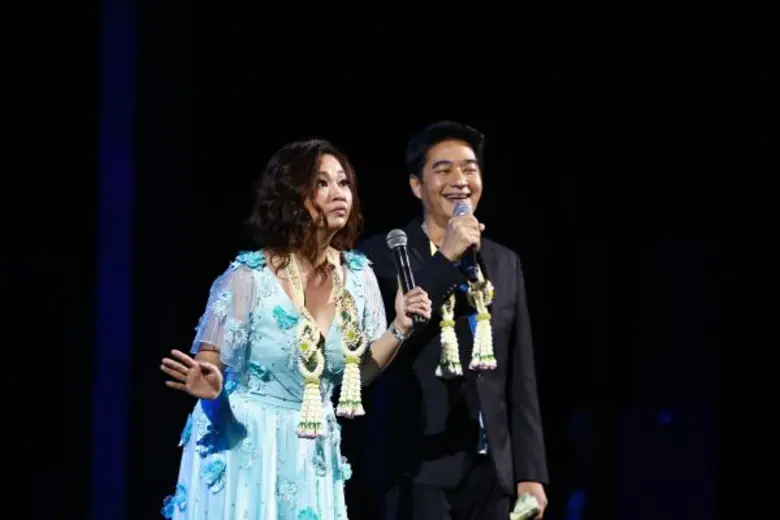 กรี๊ดหนักมาก เจนนิเฟอร์ คิ้ม ควง ก้อง สหรัถ ขนเพลงดังที่คิดถึง จัดเต็มใน “คอนเสิร์ตตัวแม่” มอบความสุขส่งท้ายงาน “โชว์ ดีซี วันเดอร์ฟูล มัม”