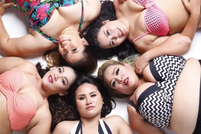 อาย ฉีกกฎนางงามหุ่นขี้ยา เปิดแฟชั่นโชว์นางงามไซด์ยักษ์กระทืบรันเวย์ มีทั้งนักข่าวยันผู้จัดการแบ็งค์